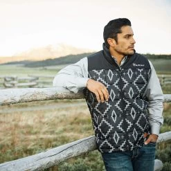 Ariat Men's Pendleton® Crius Kiva Insulated Vest 10036946 -ARIAT Cowboy Gear 10036946 lifestyle