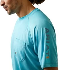 Ariat® Men's Rebar Heat Fighter Maui Blue Short Sleeve T-Shirt 10043544 13 Ariat® Men's Rebar Heat Fighter Maui Blue Short Sleeve T-Shirt 10043544 -ARIAT Cowboy Gear S23 MNS WORK 10043544 detail01